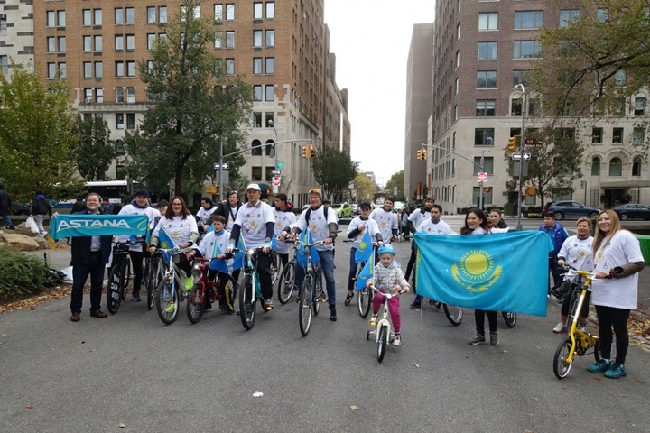 Нью-Йоркте отандастарымыз ел Тәуелсіздігінің 25 жылдығына арналған велошеру өткізді