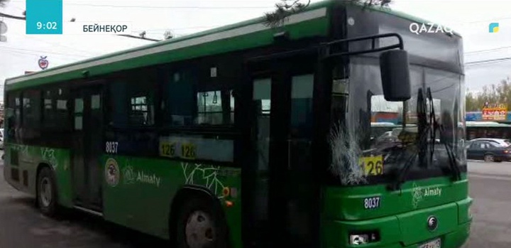 Алматыда өрімдей қызды қағып кеткен автобус жүргізушісіне қатысты сот үкімі шықты