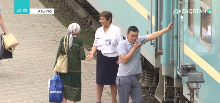 Атырауда жолсеріктер қатаң сөгіс алды