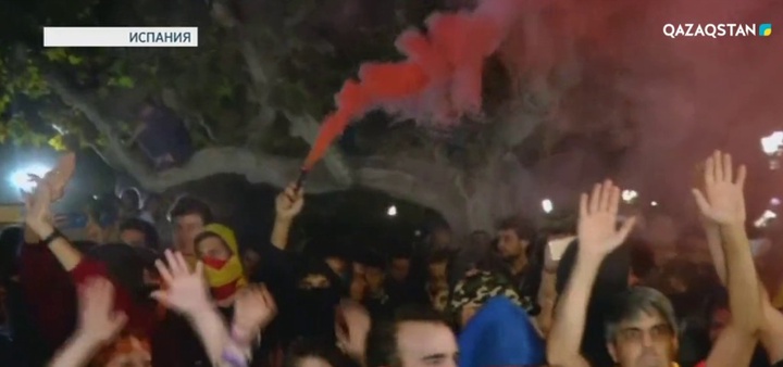 Каталонияда тәуелсіздік референдумының бір жылдығына қатысты өткен шеру соңы тәртіпсіздіктерге ұласты