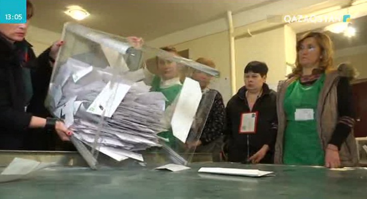 Жексенбі күні Грузияда өткен президенттік сайлау жеңімпазды айқындап бере алмады