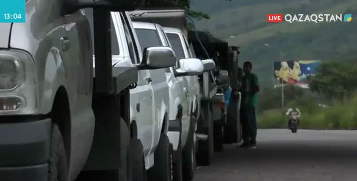 Венесуэла тұрғындары бензин үшін кезекте тұруға мәжбүр