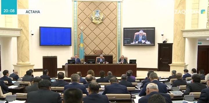 Сенат үш жылдық бюджет туралы заң жобасын Мәжіліске қайтарды