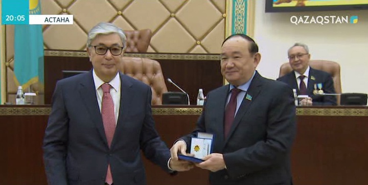 Сенат депутаттары мемлекеттік наградалармен марапатталды