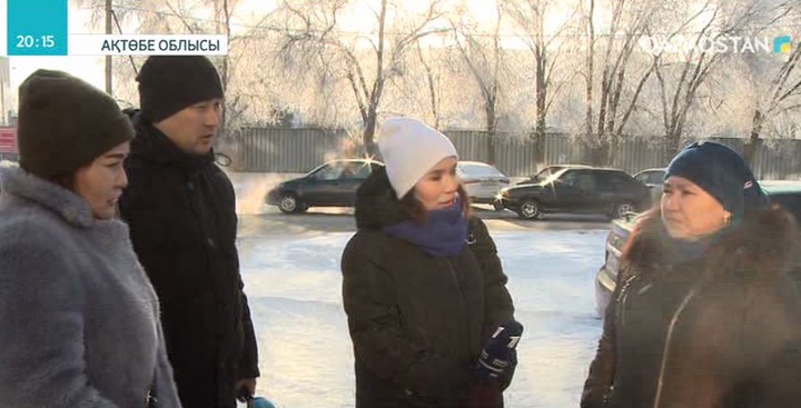 Тоққа түсіп, екі қолынан айырылған оқушының анасы кінәлілерді жазалауды талап етті