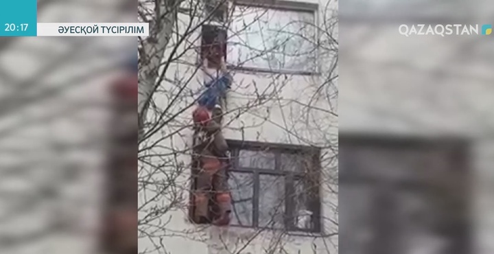 Елордада жатақхана өртенді