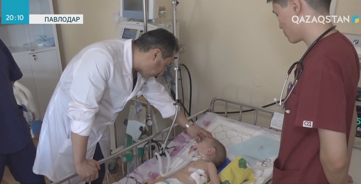 Павлодарда екі жастағы сәби 476 күн бойы ес-түссіз жатыр