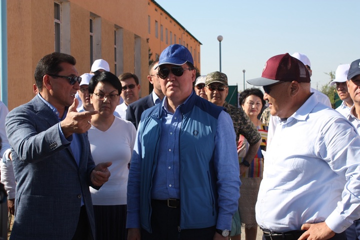 Премьер-Министр Арыстағы мектепке барды