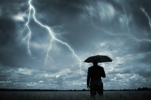 Үндістанда 45 адамға жай түсті