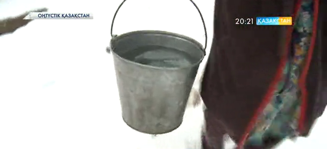 Мердігердің олақ әрекетінен  оңтүстіктің тұрғындары құм аралас лай су ішіп отыр