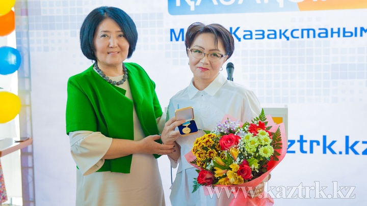 «Астана» радиосының директоры Гүлмира Қаракөзова  «Ақпарат саласының үздігі» төсбелгісімен марапатталды