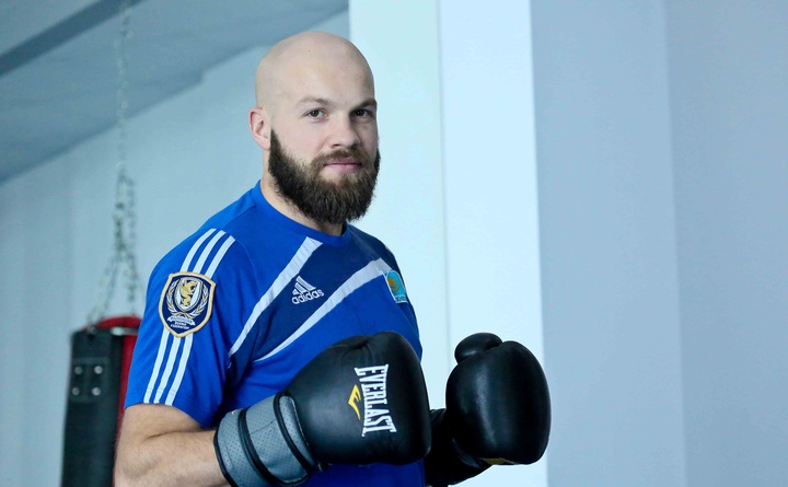 Василий Левит неміс боксшысын нокдаунға жіберді 