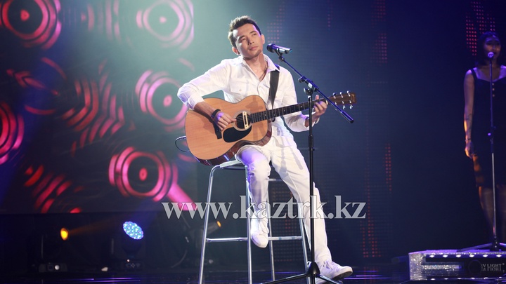 «СӘЛЕМ, ҚАЗАҚСТАН!» САХНАСЫНДА – ҒАЗИЗХАН ШЕКЕРБЕКОВ (ФОТО)