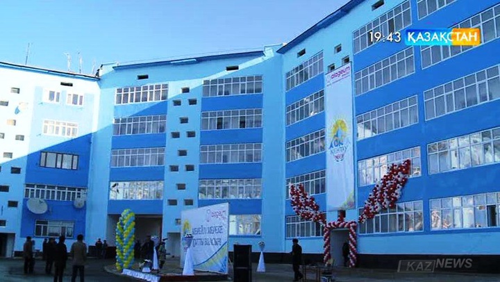 Кентау трасформатор зауытының қызметкерлеріне пәтер кілттері берілді