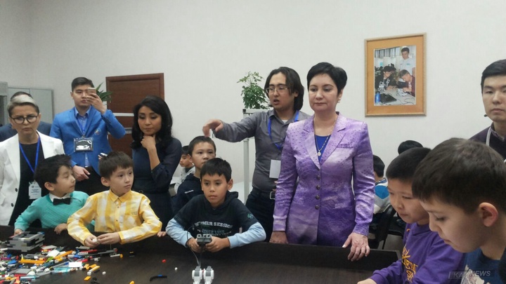 Мемлекеттік  хатшы Оқушылар  сарайында  болды