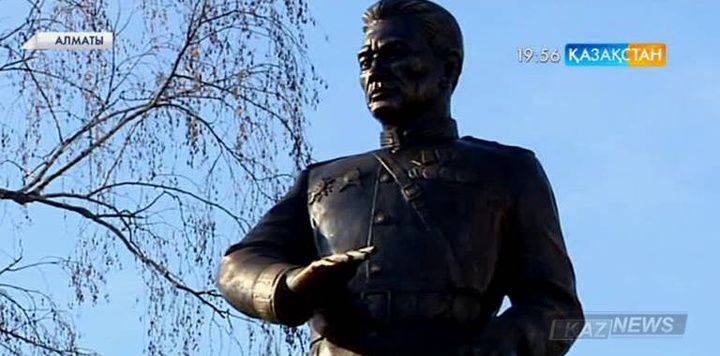 Алматыда Бауыржан Момышұлына ескерткіш ашылды