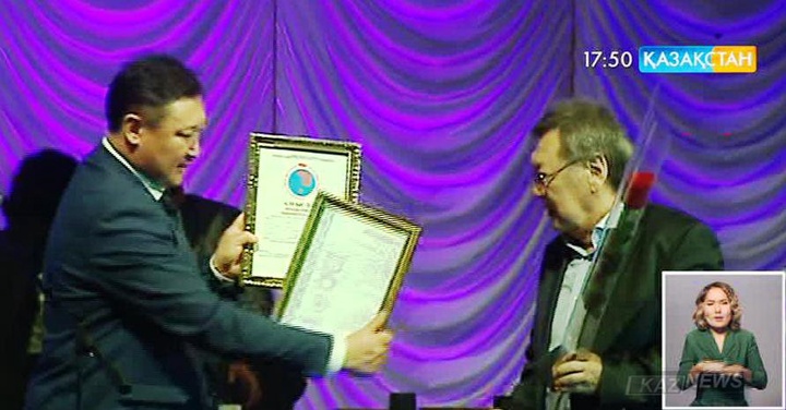 Театр әртістері марапатталды