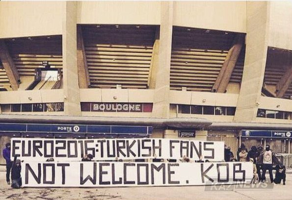 PSG  жанкүйерлері түріктерге өкпелі