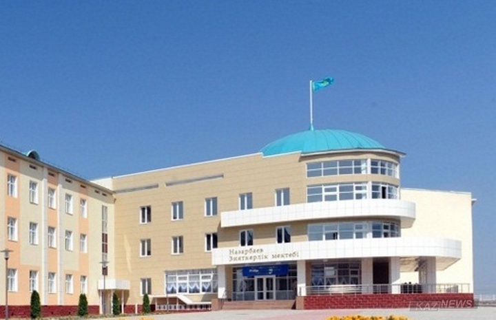 Өнерлі оқушылардың әні тыңдармандарды тамсандырды