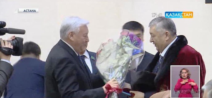 Сенат депутаттары Мұхтар Алтынбаевты 70 жылдық мерейтойымен құттықтады