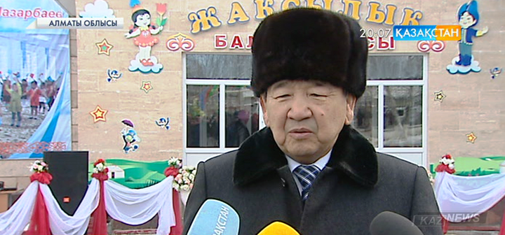 Жақсылық Үшкемпіров Мыңбаев ауылында қос әлеуметтік нысанды ел игілігіне пайдалануға берді