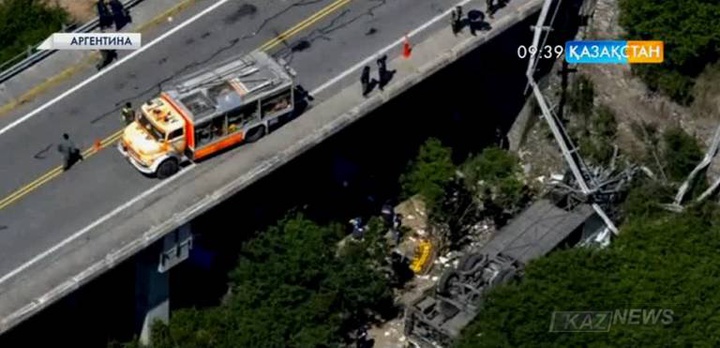 Аргентинада полиция қызметкерлері мінген автобус апатқа ұшырап, 43 адам қаза тапты