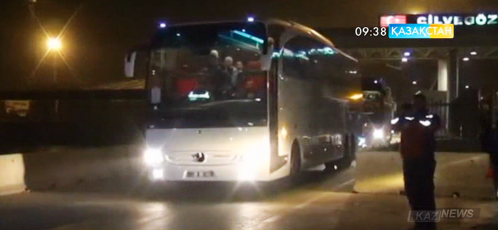 Сирияда 450-дей көтерілісші мен олардың отбасы мүшелері елден шығарылды