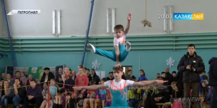Петропавлда  жас акробаттар бақ сынады