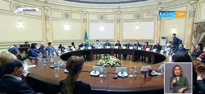 Гүлшара Әбдіқалықова Алматыда Президенттік және мемлекеттік стипендияларды табыс етті