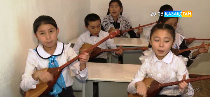 Қостанай облысындағы ауыл мектебінде домбыра пәні оқытылады