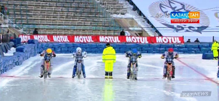 Алматыда  мұз үстіндегі мото шабандоздар жарысы өтуде