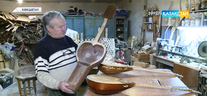Көкшетаулық шебер Шоқан Еламанов ағаштан түрлі өнімдер жасайды
