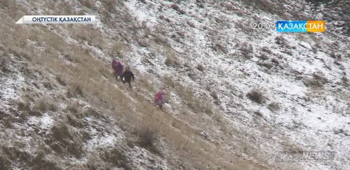 Шымкентте 9 мектептің оқушысы 7-8 шақырым жерге жаяу барып, білім алып жүр