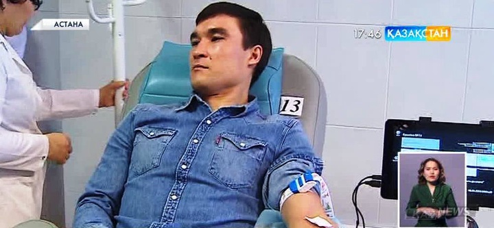 Олимпиада чемпионы Серік Сәпиев Астанадағы орталыққа барып қан тапсырды