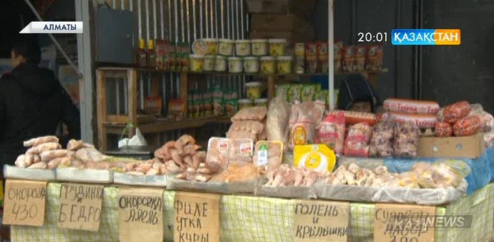 Көрші қырғыз бен өзбек саудагерлері Алматының базарына ағылып жатыр