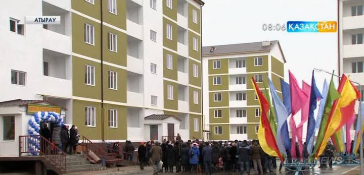 Атыраулық 555 отбасы жаңа баспанаға қол жеткізді