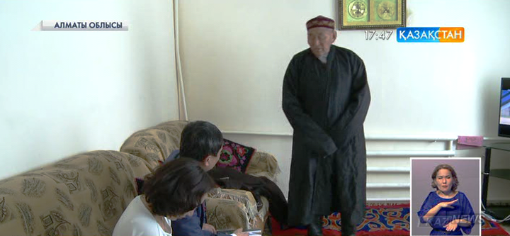 Алматы облысының Сырымбет ауылында бірнеше ғасырлық тарихы бар қазақтың көне  шапаны сақтаулы