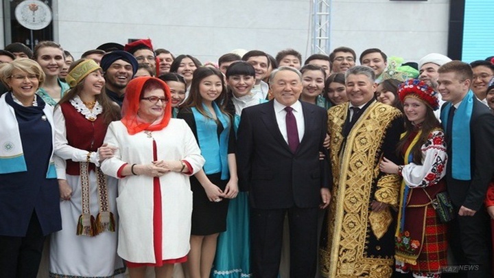 Президент Алғыс айту  күнінің бұқаралық мейрам  боларына сенеді