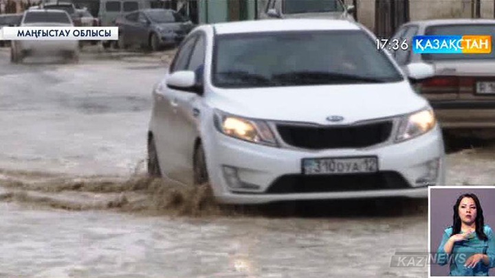 Маңғыстау облысында толассыз жаңбырдан қала ішіндегі қозғалыс қиындады