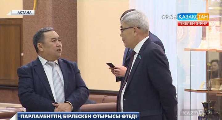 Мәжілісте смартфон қолдануға тыйым салынды