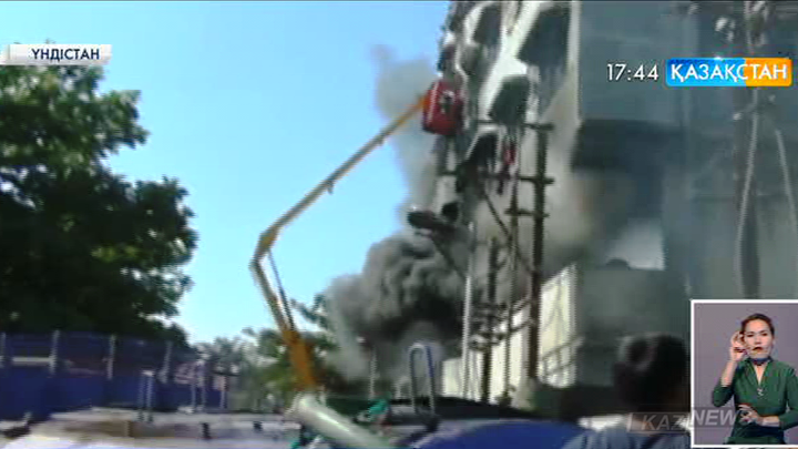 Үндістанда тігін фабрикасы өртке оранды