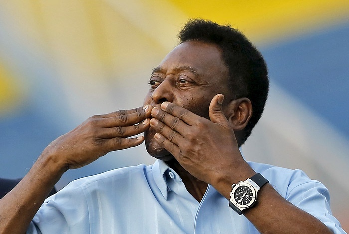 Пеле барлық марапаттарын аукционға шығарды