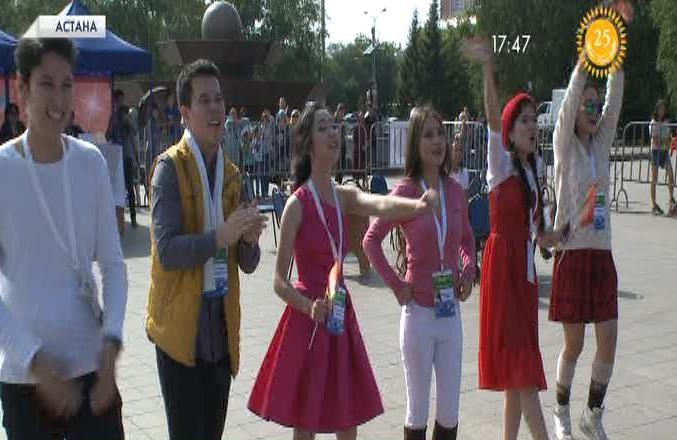 Елорда күніне орай «Бәрі де ән айтады» атты караоке чемпионаты өтуде 