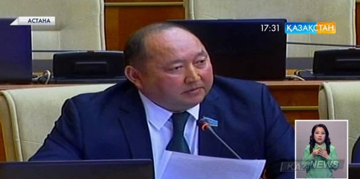 Берік Дүйсенбинов ЖОО-да Қазақстан тарихы пәнінің тек 1991 жылдан бастап оқытылуына байланысты депутаттық сауал жолдады