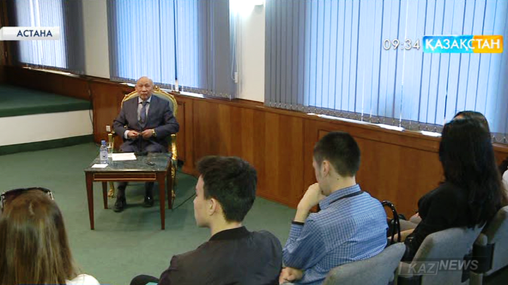 Тұңғыш Президент музейінде Елбасының үзеңгілес досы, курстасы Қабидолла Сарекенов жастармен кездесті