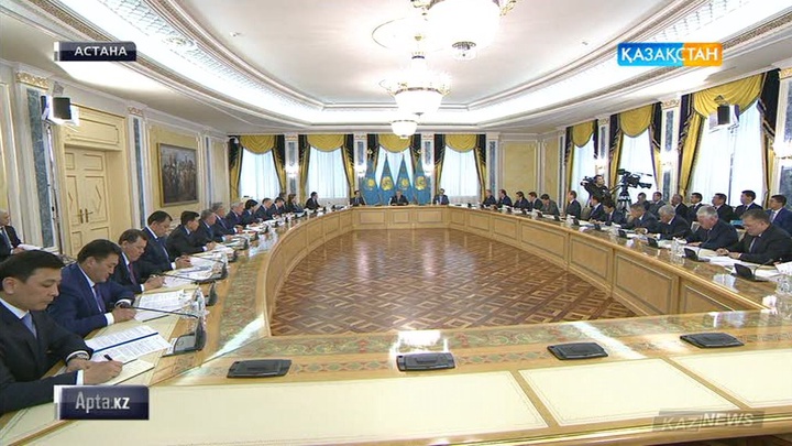 Нұрсұлтан Назарбаев Ақордада әкімдерді жинап, арнайы кеңес өткізді