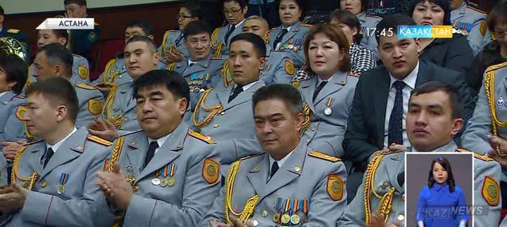 Астанада ұлағатты ұстаздар мен әскерилер марапатталды