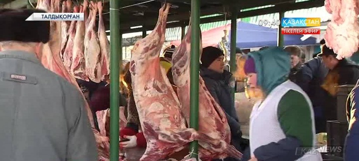 Талдықорғанның коммуналдық базарында етті қымбат саудалағандарға шара қолданылды