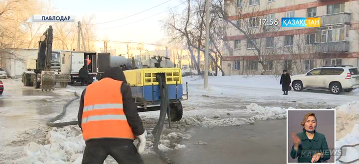 Павлодарда құбыр жарылып, қала көшелері су астында қалды