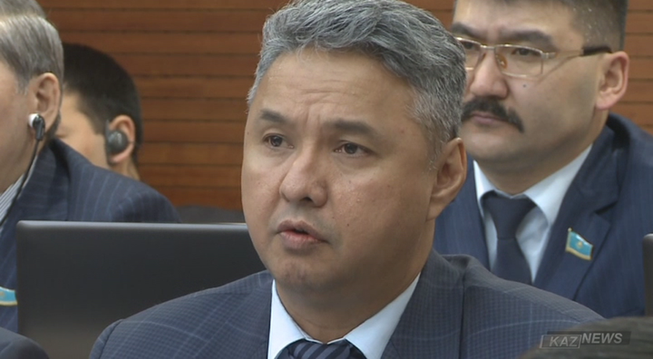 Депутат Азат Перуашев допингпен ұсталғандарды жазалау мәселесін көтерді